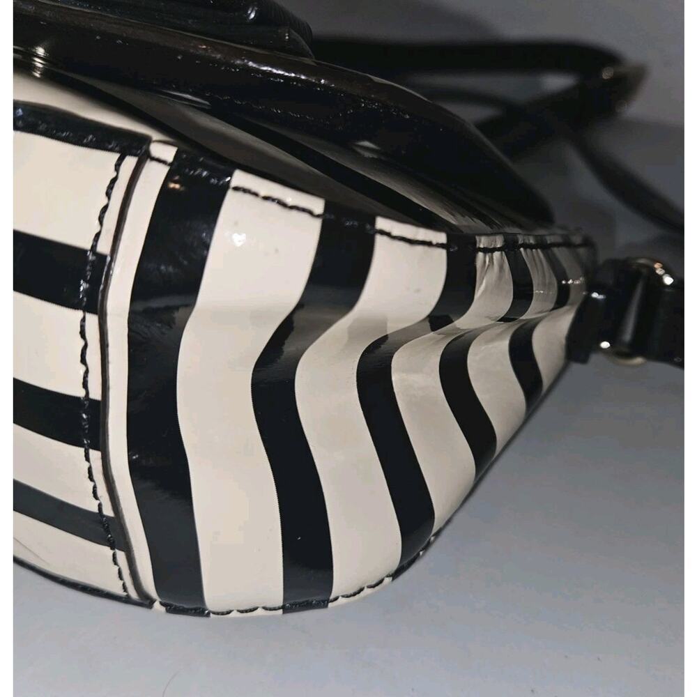 Kate Spade Chelsea Park Black Cream Striped Patent Leather Mini Crossbody 7x5x3 - Picture 7 of 13